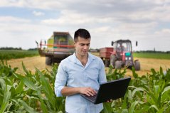 boer_laptop_shutterstock_289763240_1000px.jpg